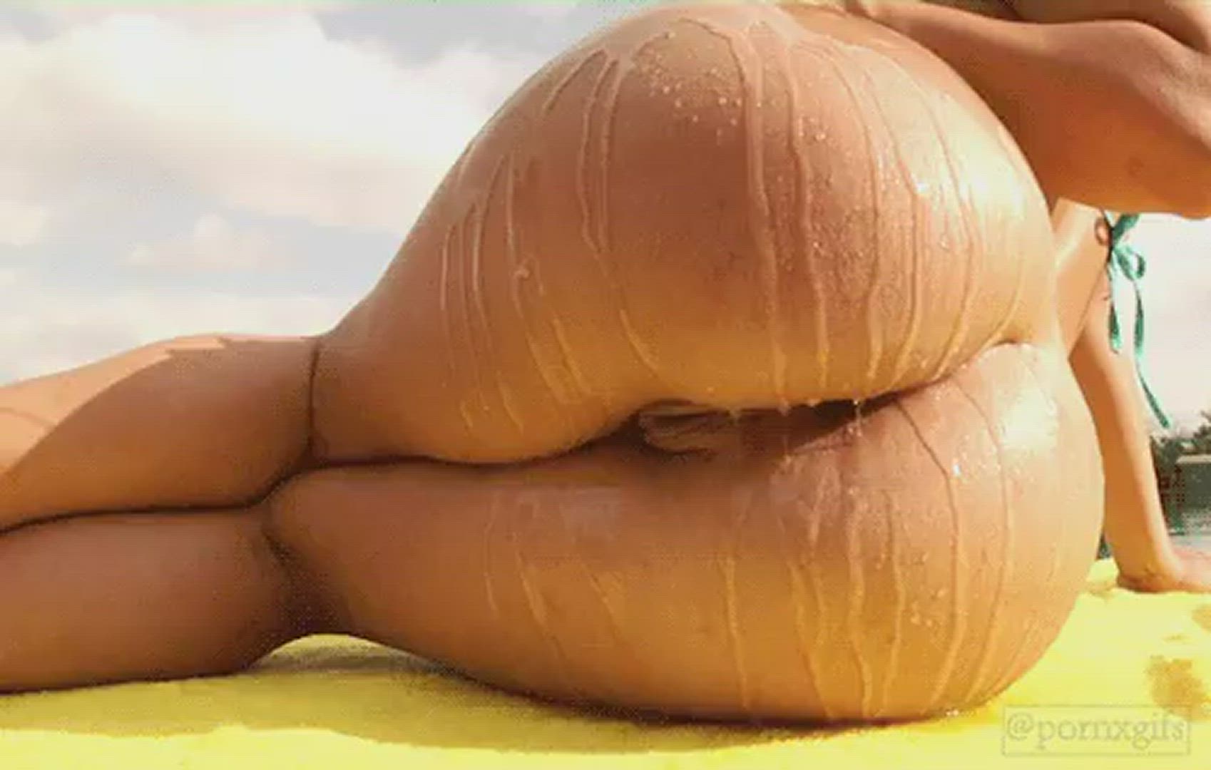 Booty butthole big behind butt Kelsi Monroe Oil Oiled Pawg Rear twat Porn GIF