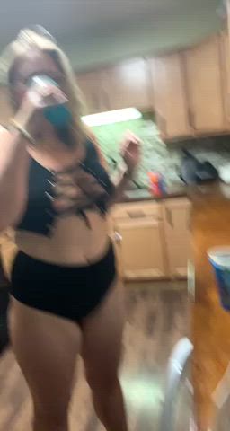 Amateur big behind big boobies booty Cleavage Curvy MILF Pawg meaty Porn GIF