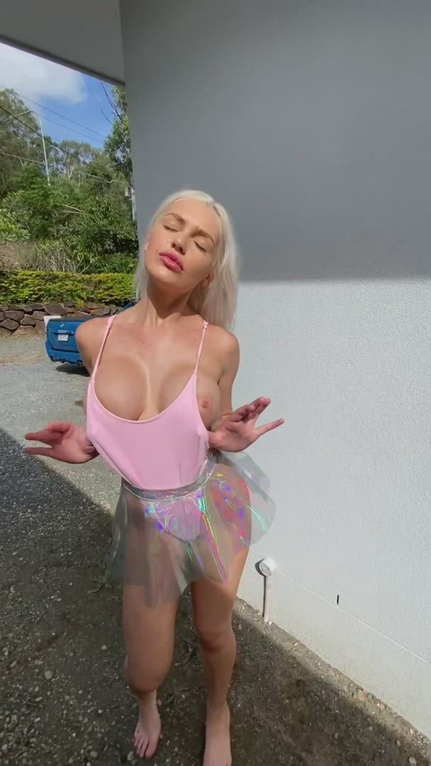 Massive boobies blondy melons behind Nipples OnlyFans young TikTok melons Porn GIF